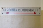 Wegwijzer naar de lift.
<br/>
Gert-Jan Lobbes, 2015-09-13